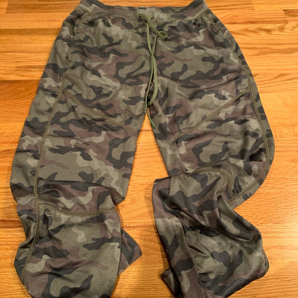 American Eagle Camo pants